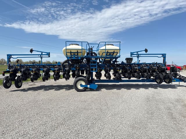 Image of Kinze 3665 equipment image 1