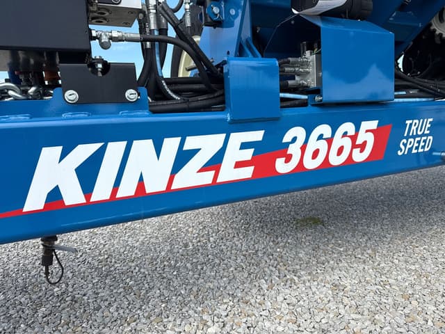 Image of Kinze 3665 equipment image 1