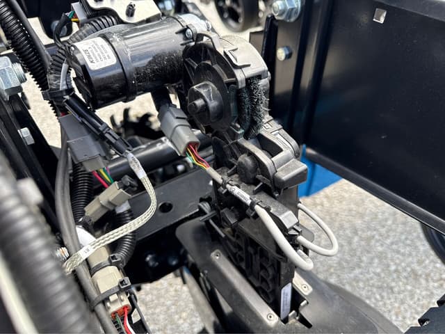 Image of Kinze 3665 equipment image 3