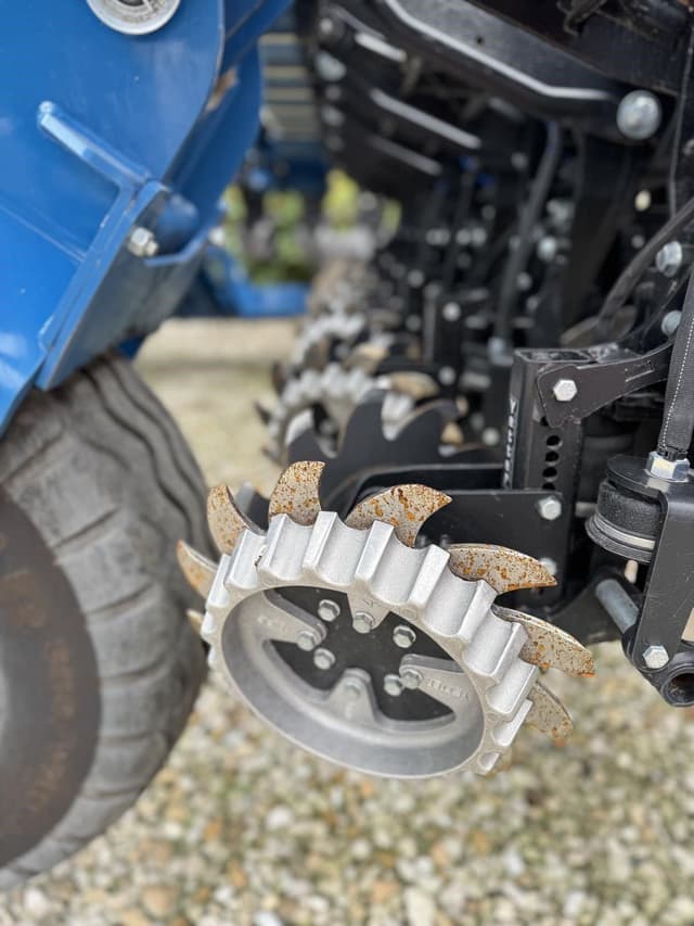 Image of Kinze 5700 equipment image 4