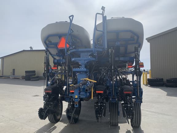 Image of Kinze 5900 equipment image 4