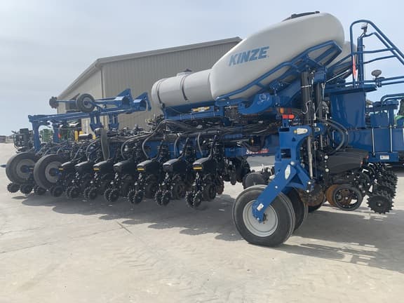 Image of Kinze 5900 equipment image 4
