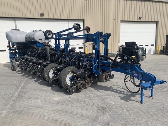 2024 Kinze 5900 Equipment Image0