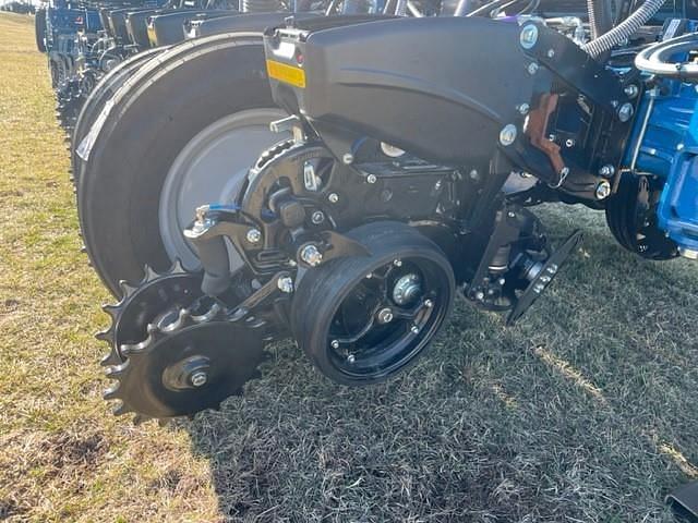 Image of Kinze 5900 equipment image 1