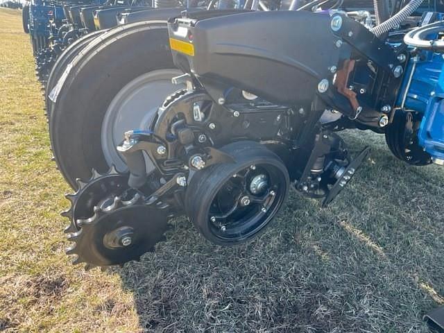 Image of Kinze 5900 equipment image 1