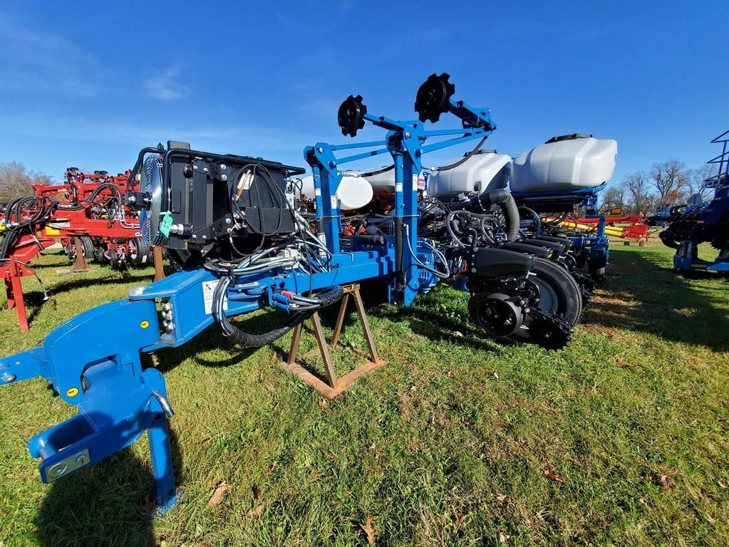 2024 Kinze 5900 Equipment Image0