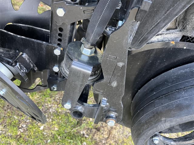 Image of Kinze 5900 equipment image 3