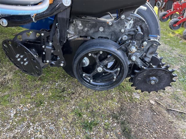 Image of Kinze 5900 equipment image 1