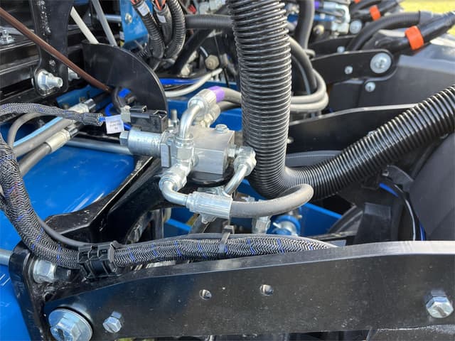 Image of Kinze 5900 equipment image 2