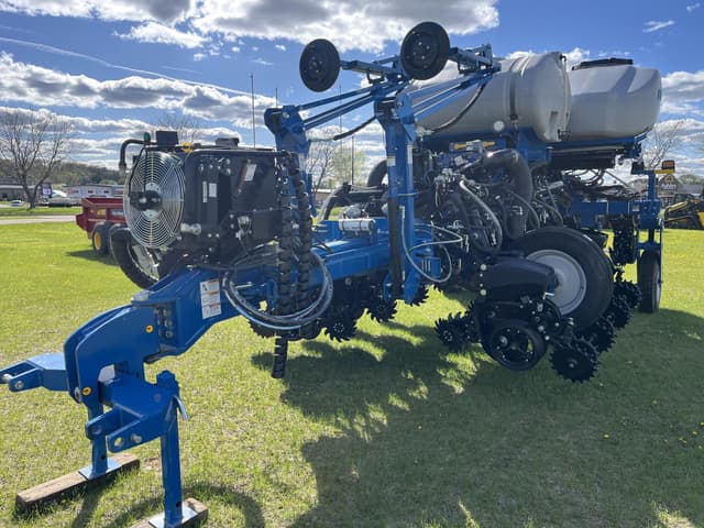 Image of Kinze 5900 equipment image 4