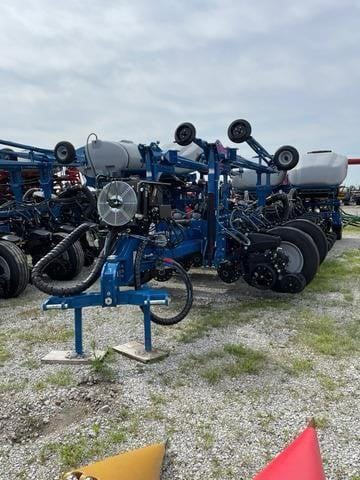 2024 Kinze 5900 Equipment Image0