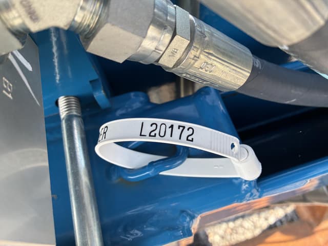 Image of Kinze 5900 equipment image 4