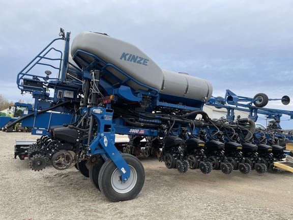 2024 Kinze 5900 Equipment Image0