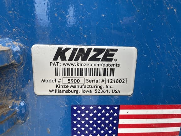Image of Kinze 5900 equipment image 3