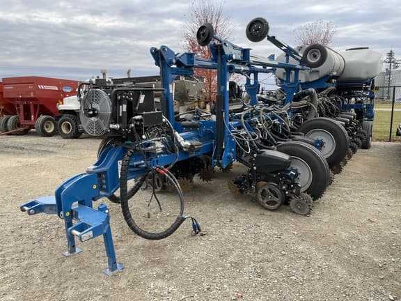 Image of Kinze 5900 equipment image 4