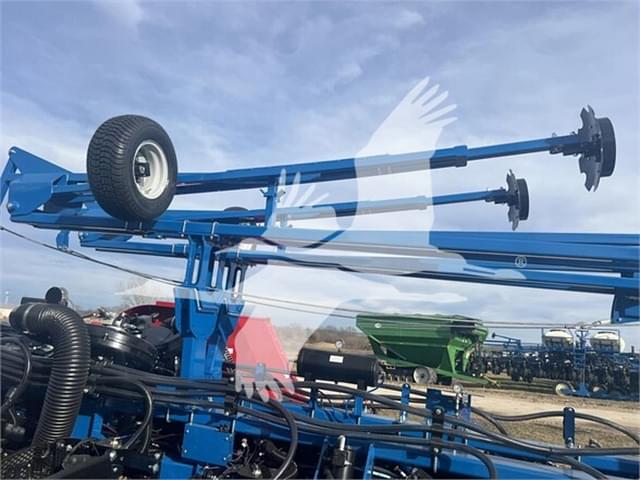 Image of Kinze 5900 equipment image 2