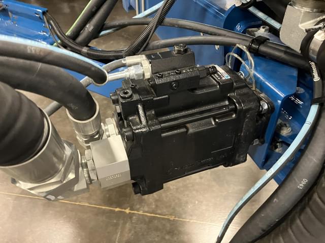 Image of Kinze 5900 equipment image 3