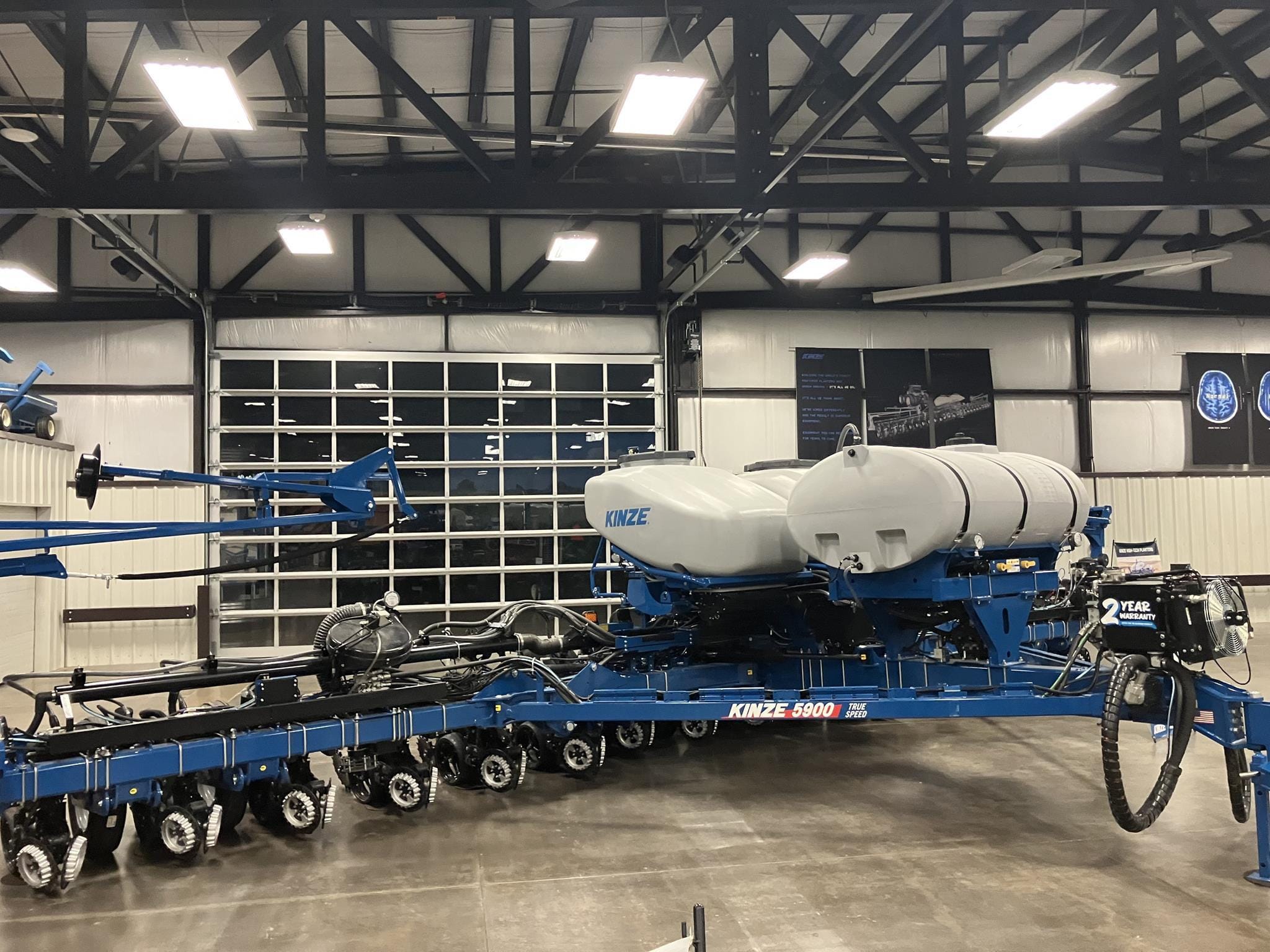 2024 Kinze 5900 Equipment Image0