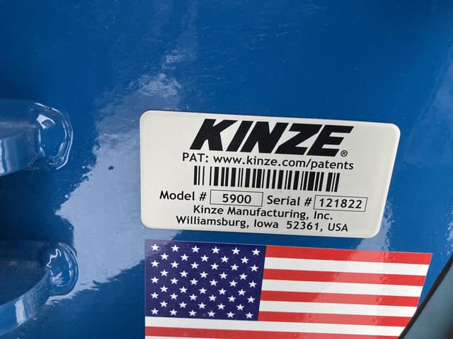 Image of Kinze 5900 equipment image 3