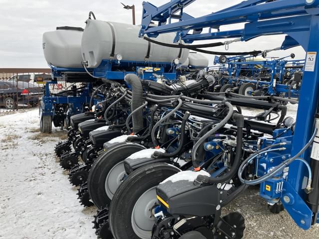 Image of Kinze 5900 equipment image 4