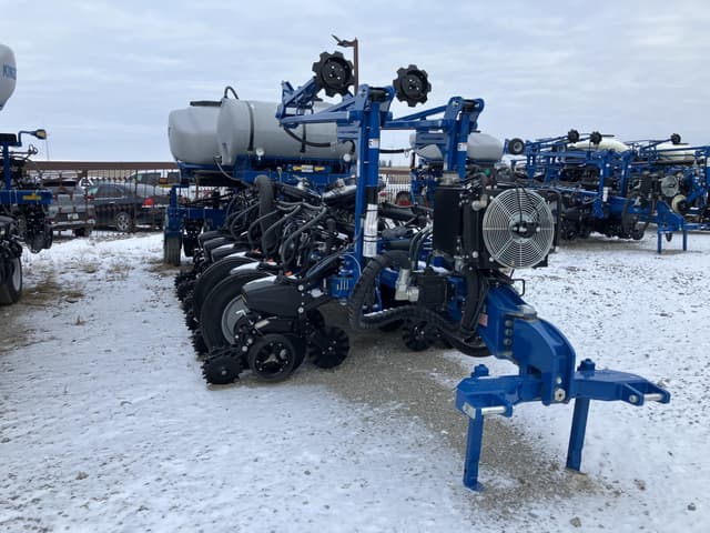 Image of Kinze 5900 equipment image 1