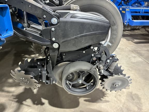 Image of Kinze 5900 equipment image 2