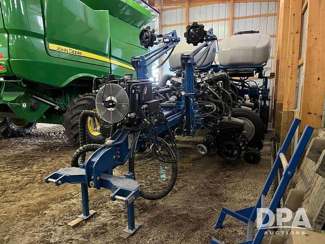 Image of Kinze 5900 equipment image 3