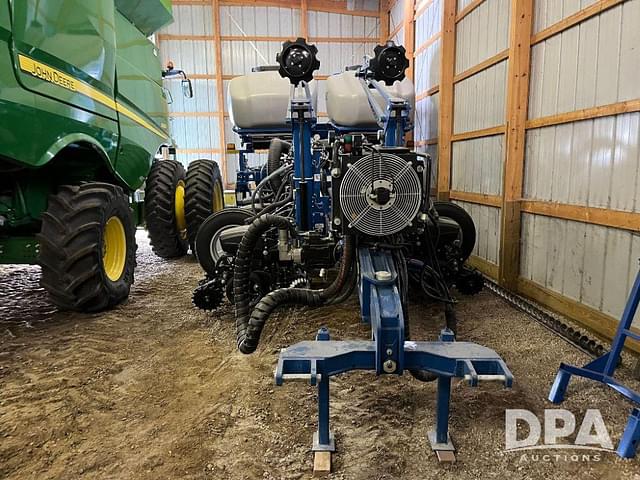 Image of Kinze 5900 equipment image 2