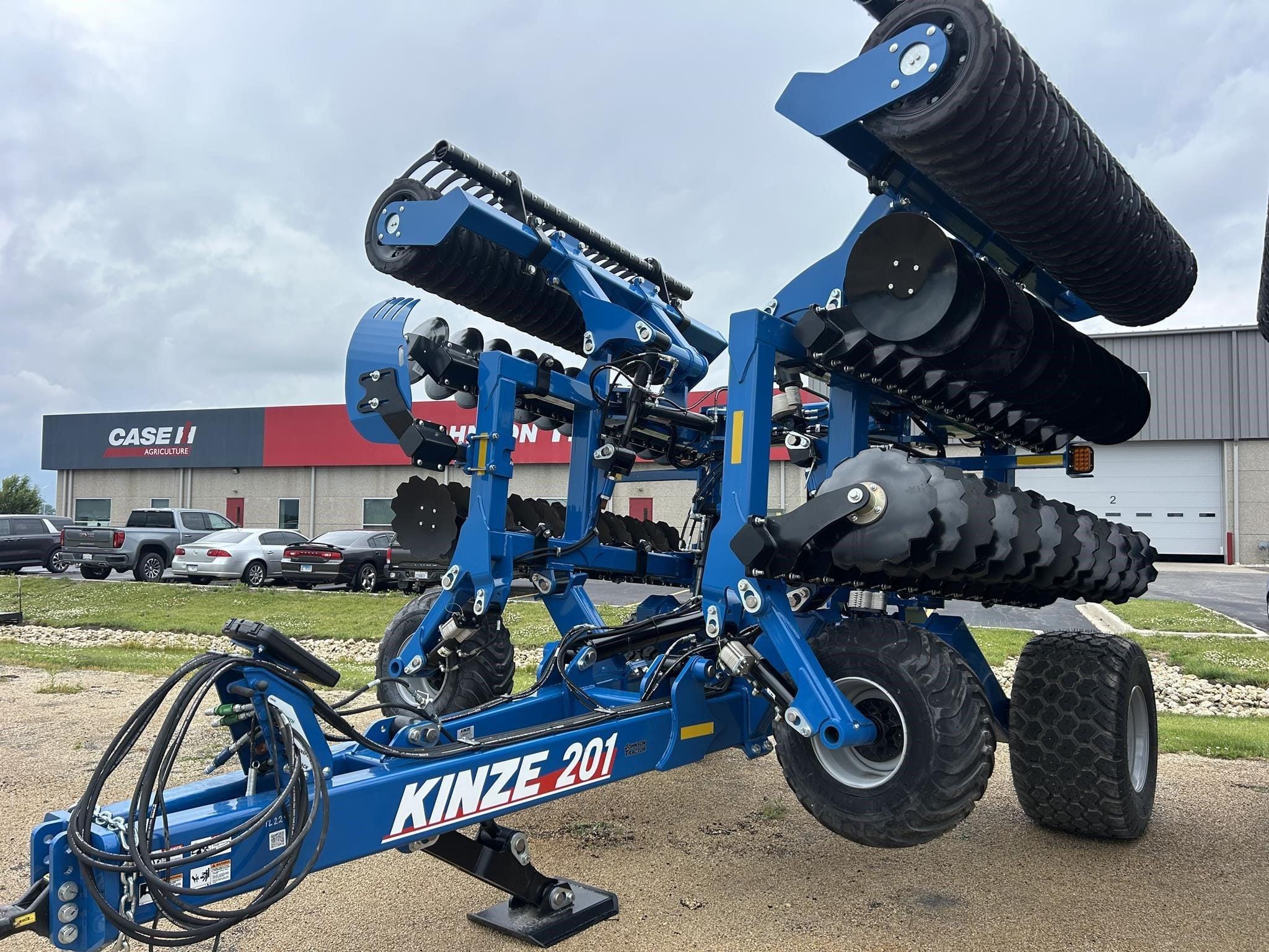 2024 Kinze Mach Till 201 Equipment Image0