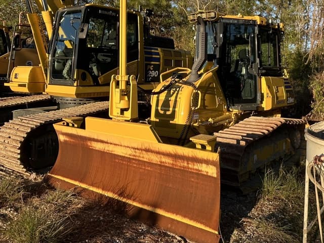 Image of Komatsu D39PX-24 equipment image 4