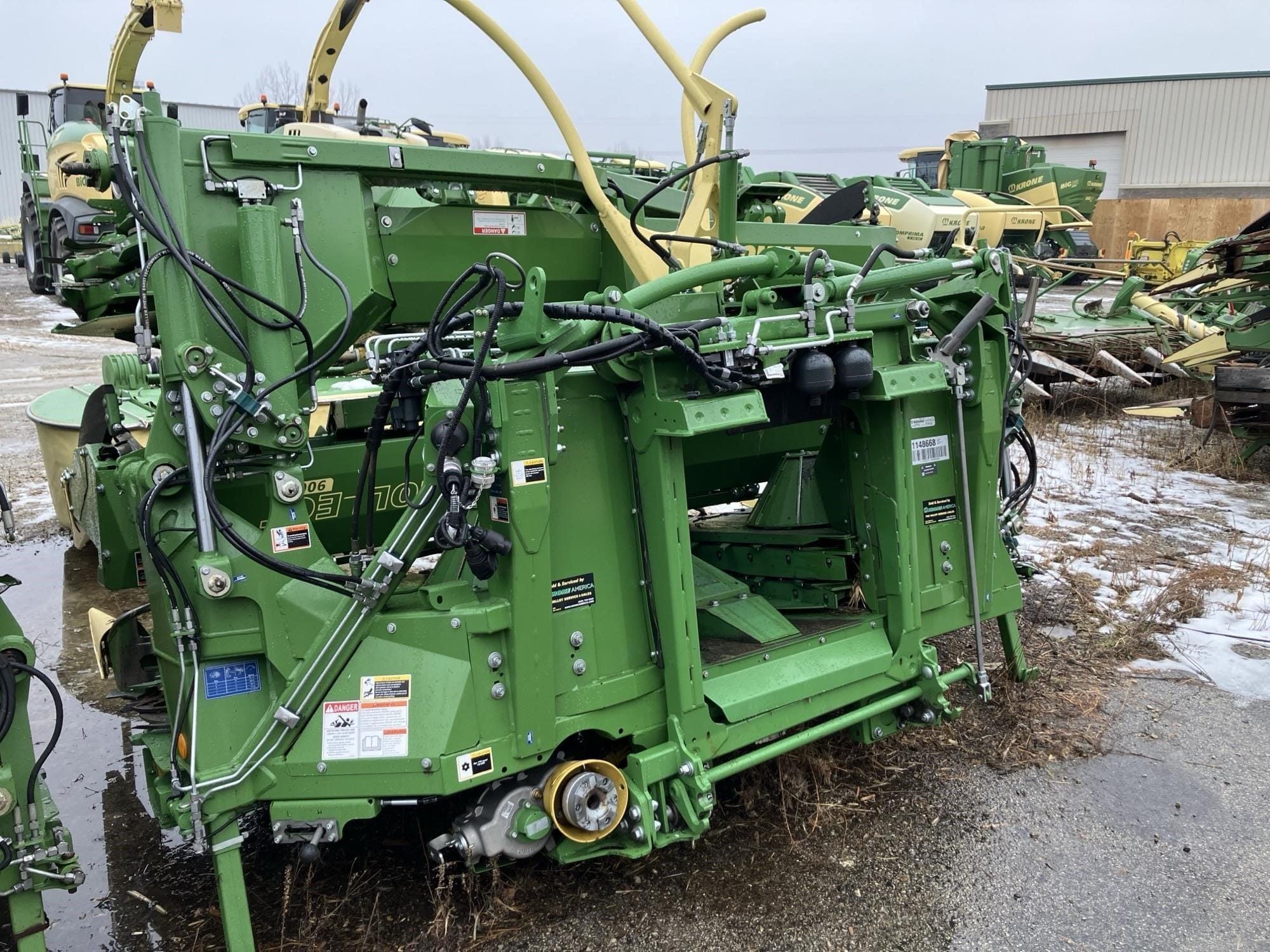 2024 Krone Easy Collect 900-3 Equipment Image0
