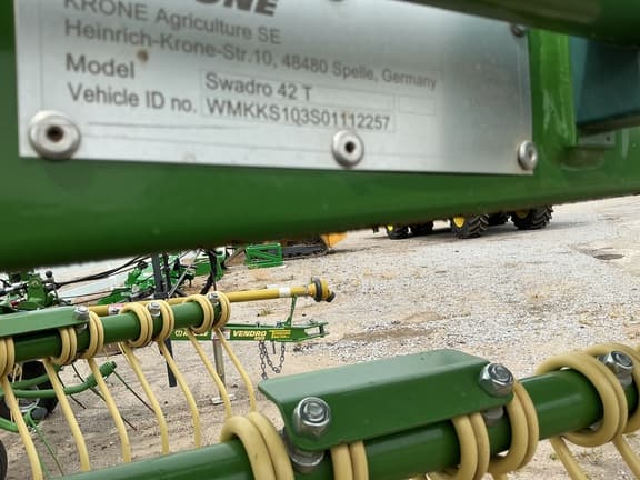 Image of Krone Swadro 42T equipment image 3