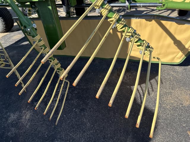 Image of Krone Swadro TC880 equipment image 4