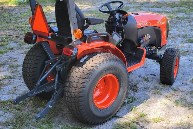 Image of Kubota B2301HSD equipment image 4