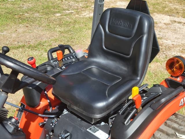 Image of Kubota B2401 equipment image 4
