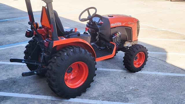 Image of Kubota B2401 equipment image 4