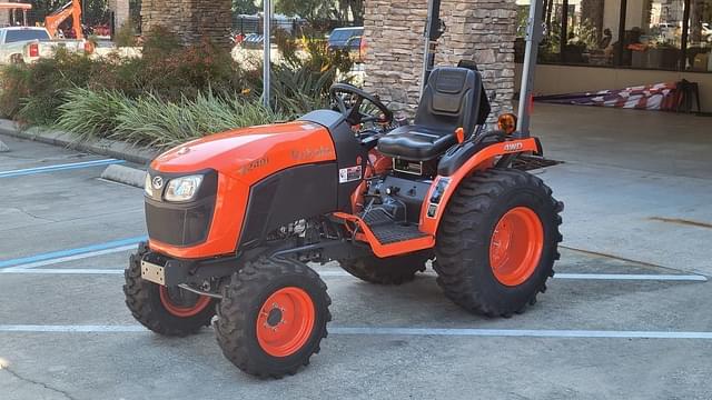 Image of Kubota B2401 equipment image 2