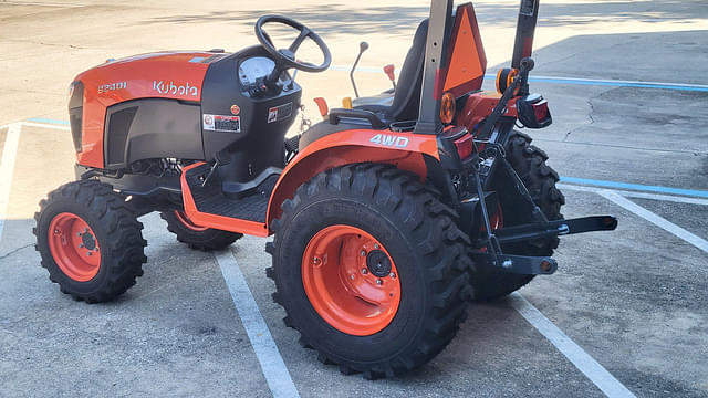 Image of Kubota B2401 equipment image 3