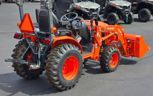 Image of Kubota B2601 equipment image 3