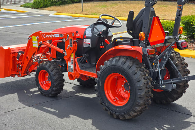 Image of Kubota B2601HSD equipment image 4