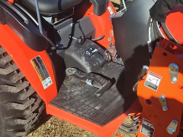 Image of Kubota B2601HSD equipment image 4