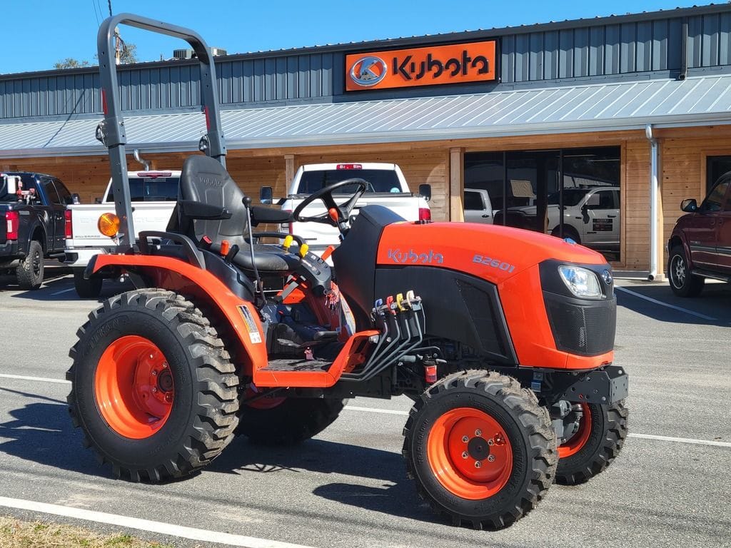2024 Kubota B2601HSD Equipment Image0