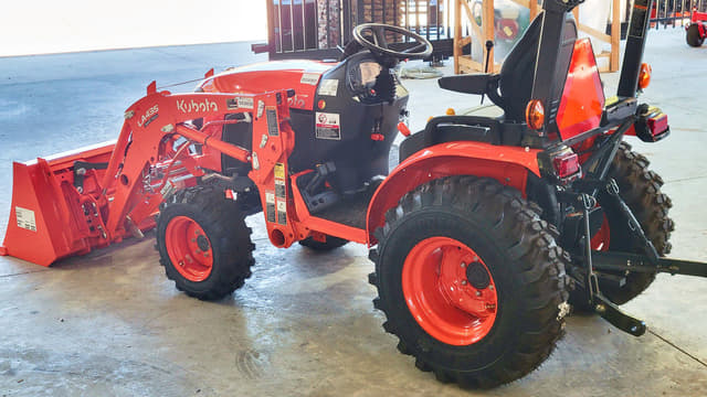 Image of Kubota B2601HSD equipment image 3
