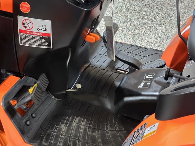 Image of Kubota B2601HSD equipment image 4