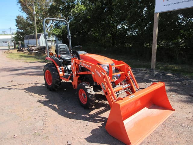 Image of Kubota B2401DT equipment image 4