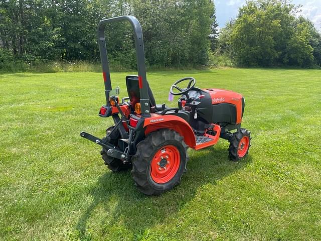 Image of Kubota B2401 equipment image 2