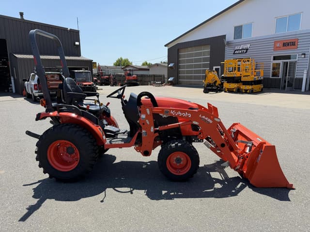 Image of Kubota B2601HSD equipment image 4