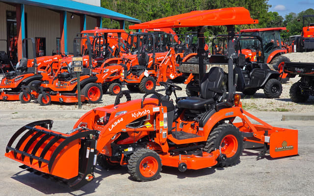 Image of Kubota BX2380 equipment image 1