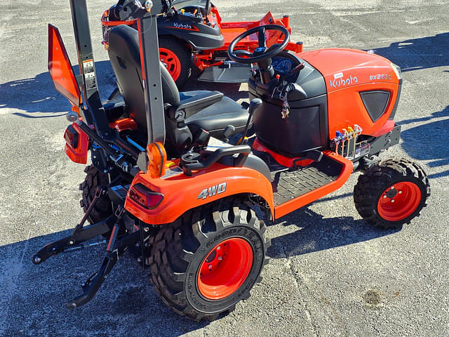 Image of Kubota BX2680 equipment image 3