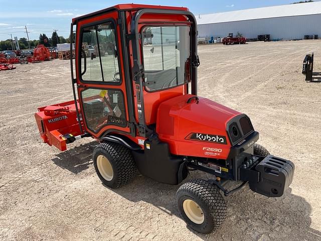 Image of Kubota F2690 equipment image 3